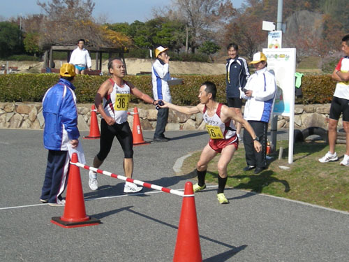 ３区三好さんから４区齊藤さんへ